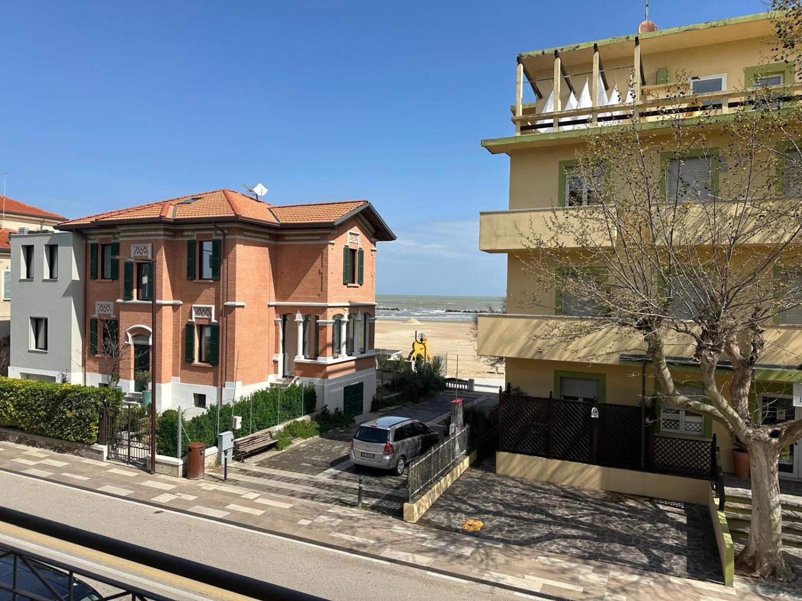 Beach House Holiday Apartments Ріміні Екстер'єр фото