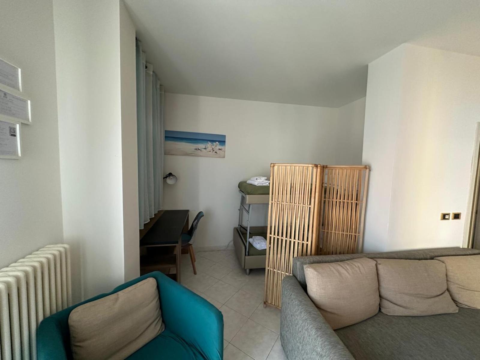 Beach House Holiday Apartments Ріміні Екстер'єр фото